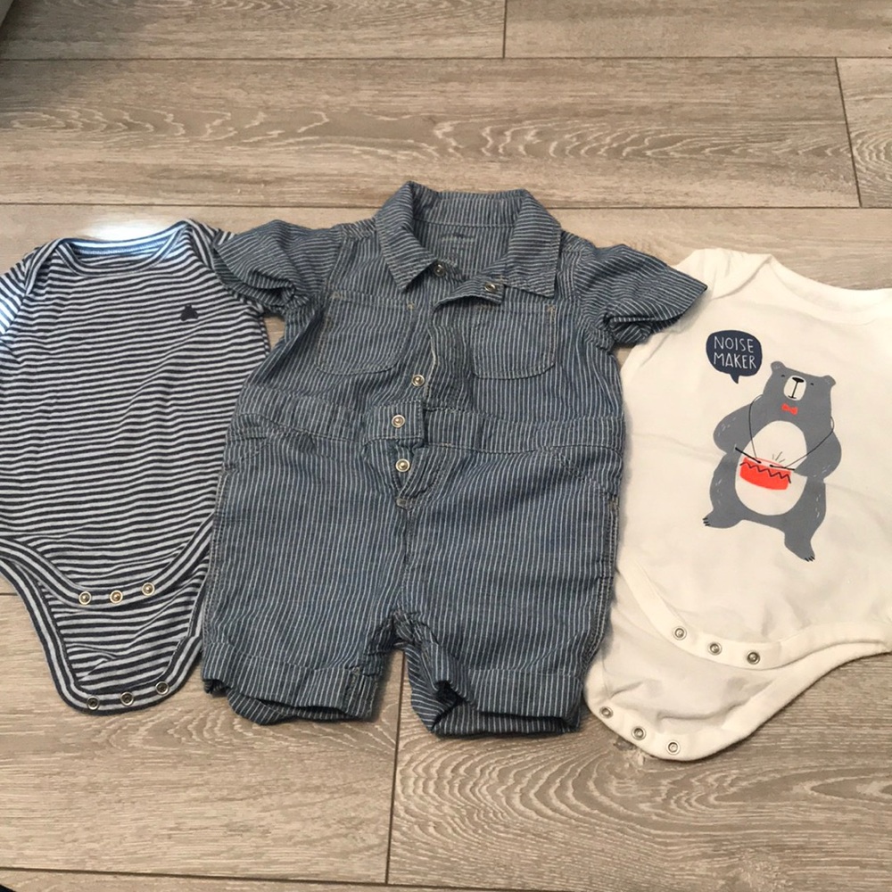 Baby Gap boys one piece outfits 6-12 months